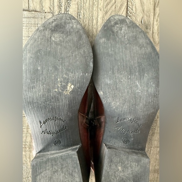 Unity In Diversity Red & Distressed Black/Brown Bootie, size 39. - Picture 14 of 14